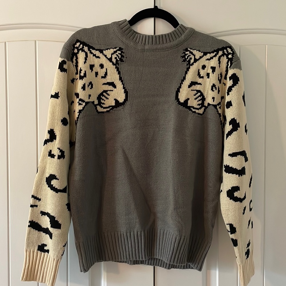 Angashion size L leopard sweater
